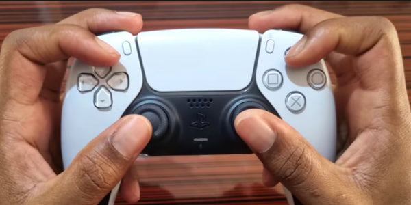 Claw Grip vs Back Paddles – What's Better for PS5 Gaming in 2025?