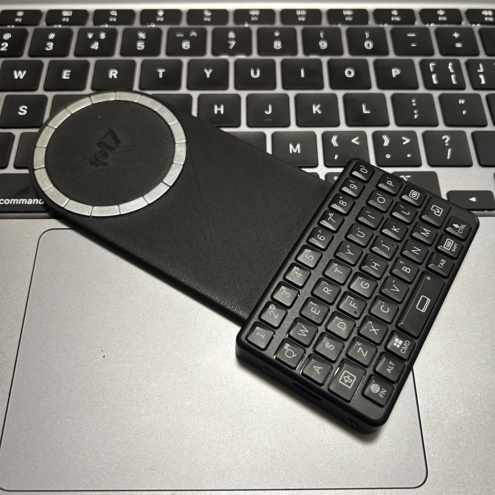 EXknight Mini Keyboard & 3D Printed MagSafe Plate for iPhone Series