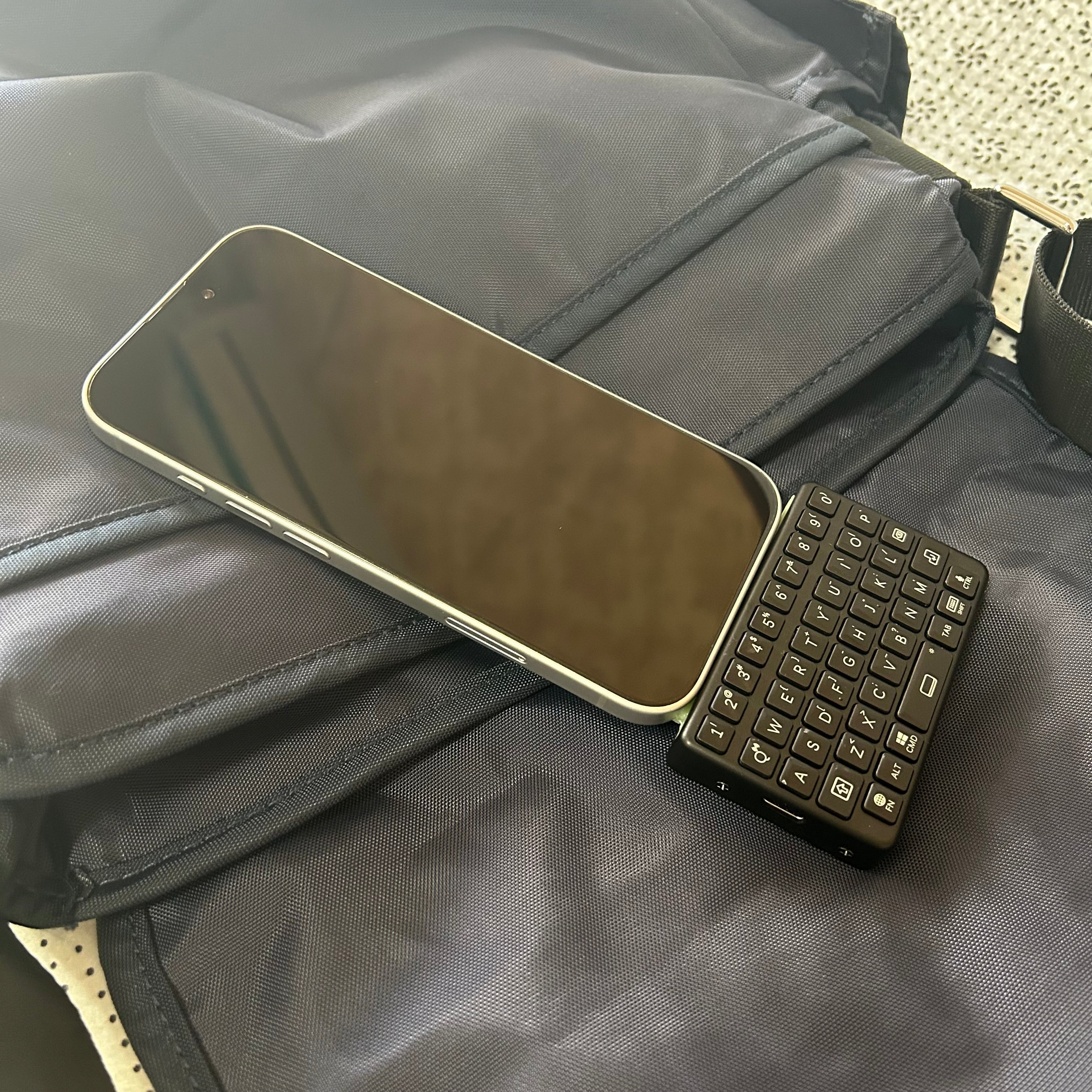 EXknight Mini Keyboard & 3D Printed MagSafe Plate for iPhone Series