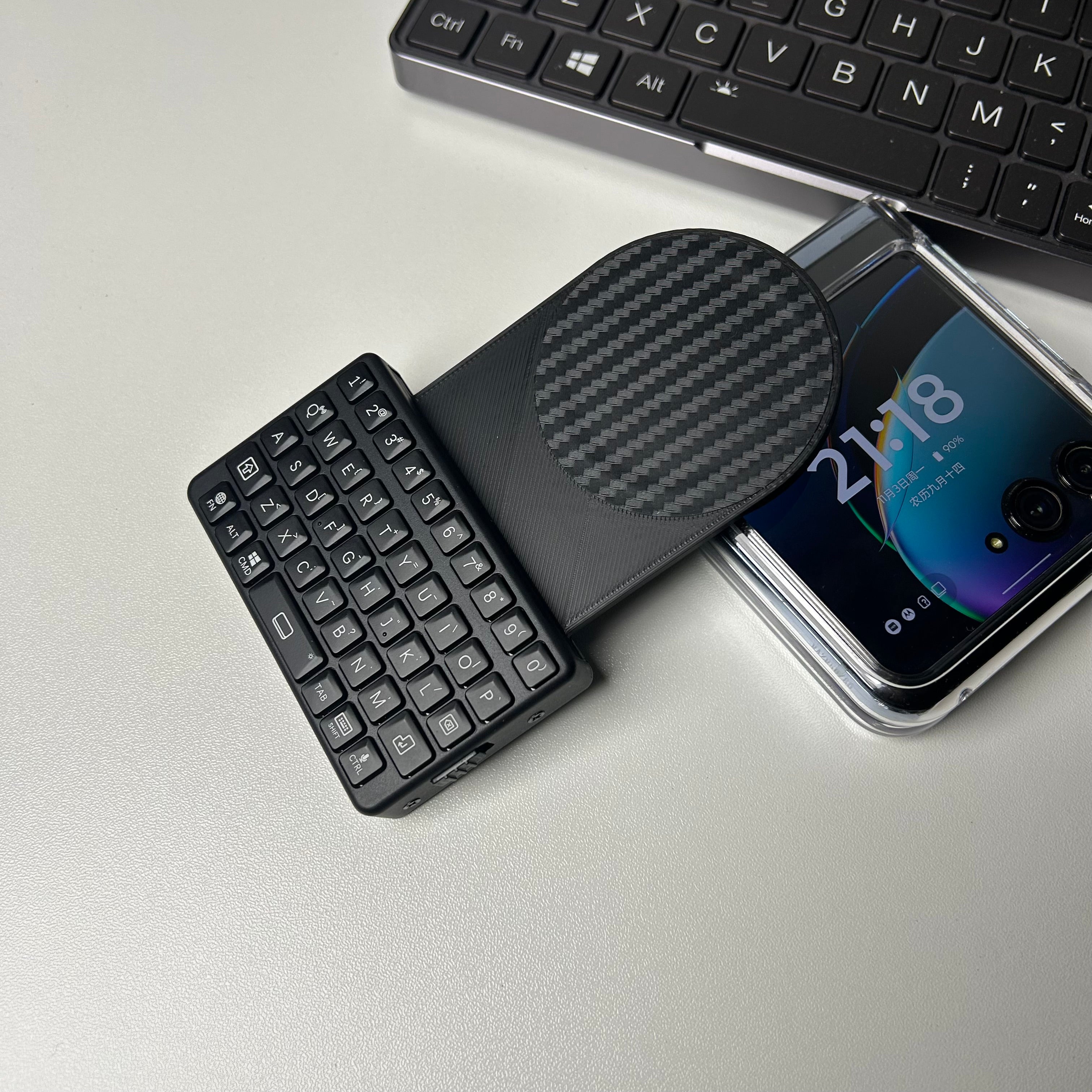 EXKnight Magnetic Keyboard Kit for Moto Razr Series