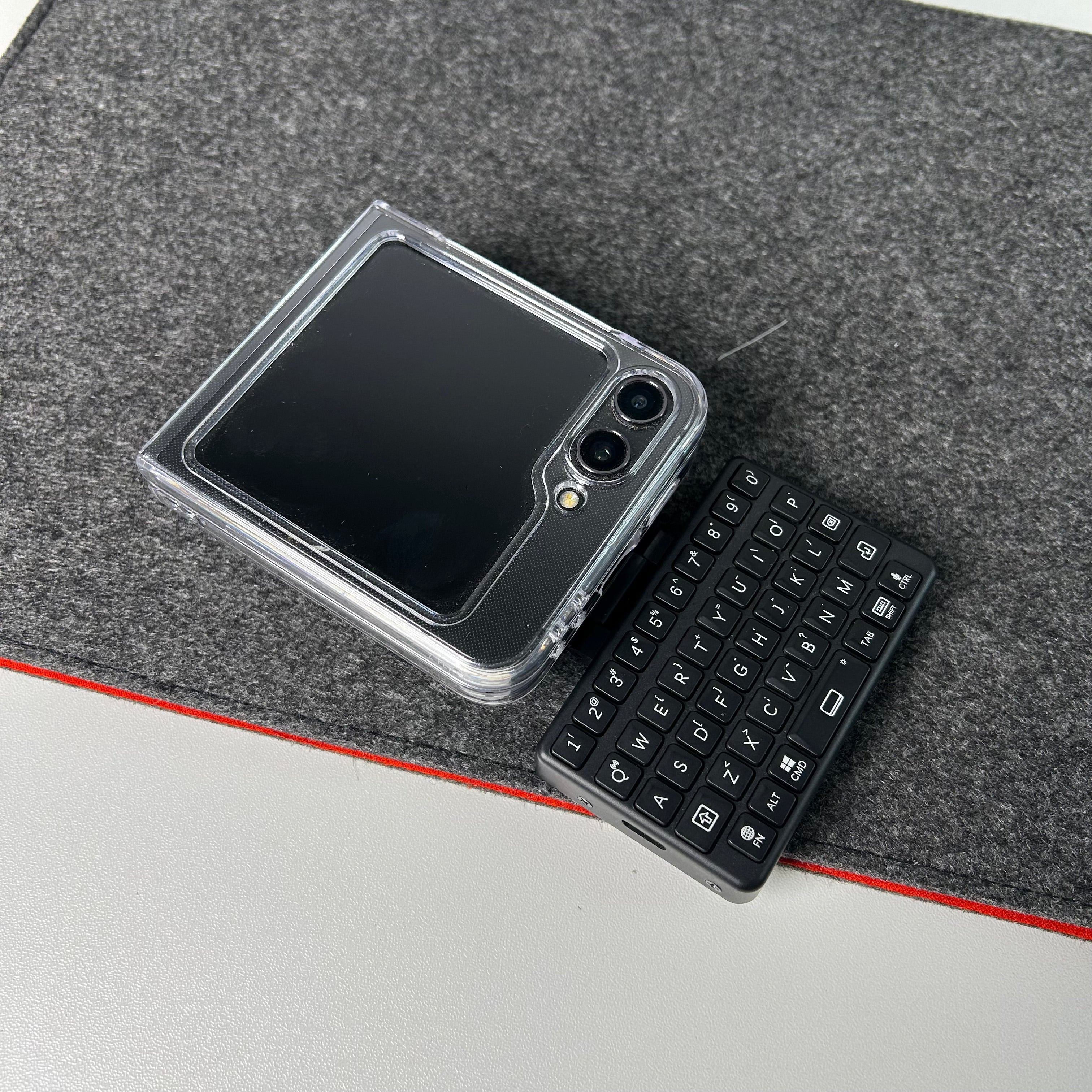 EXKnight Mini Keyboard with Magnetic Extendable Phone Mount